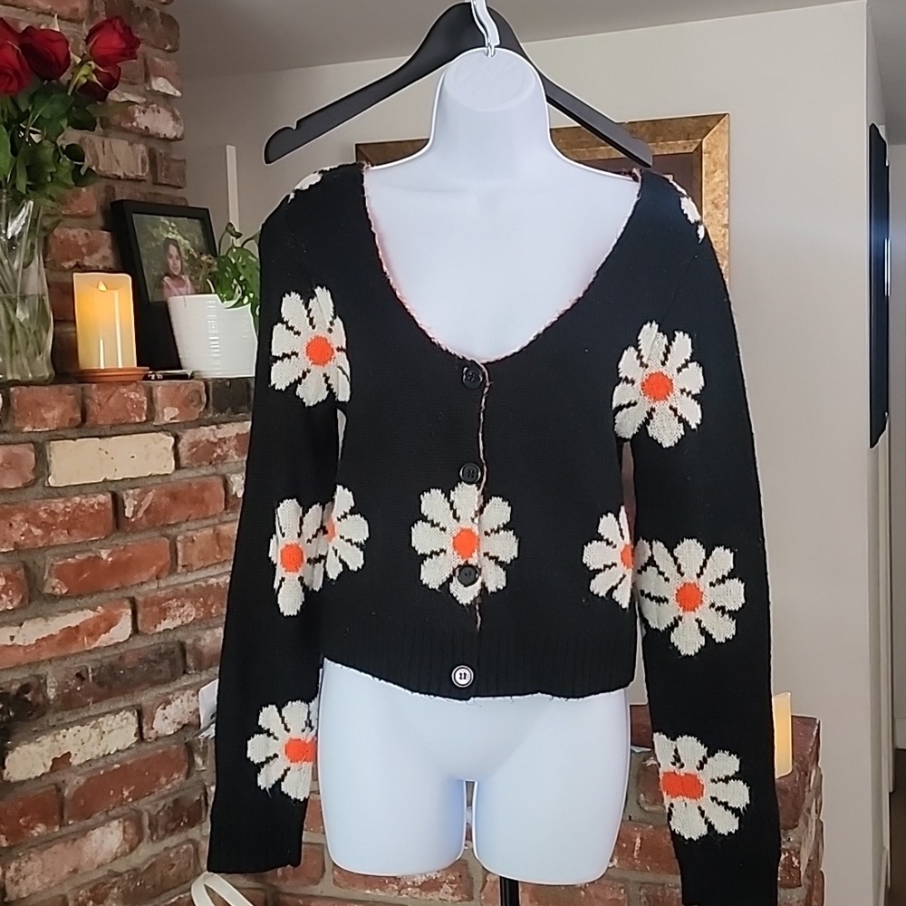 Collusion Black Daisy Floral Cropped Cardigan Fairycore Cottagecore(Poshmark tr